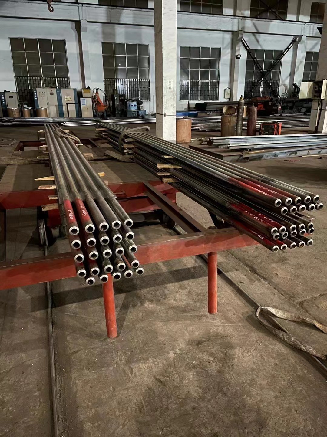 水冷壁管屏|管中心距76.2mm，管屏長6米、5根一組，Φ63.5×7.1內(nèi)螺紋管，鰭片8mm
