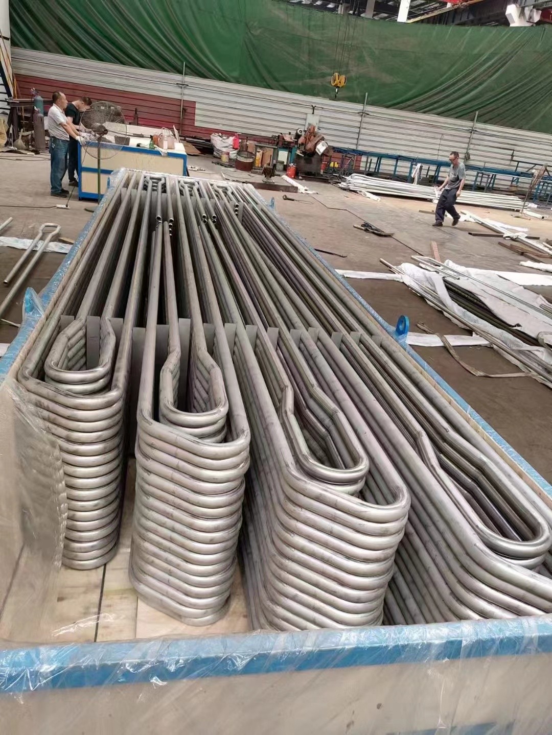 Φ38.1×7.5 SA-213T2 每件9根水冷壁管一排，長12米，管節(jié)距50.8mm,鰭片連接，鰭片為膜式扁鋼厚δ6.4㎜，材料為15CrMo，采用雙面坡口焊接型式