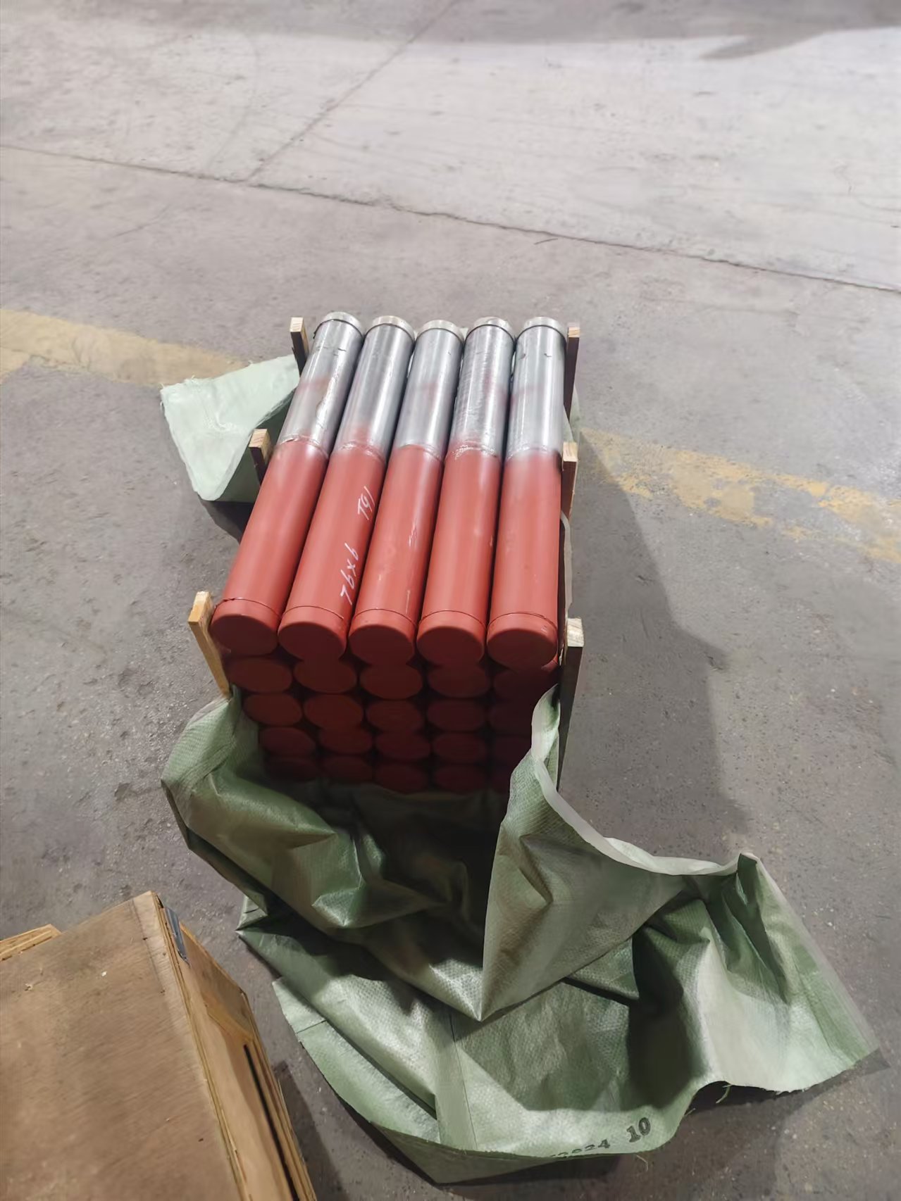 規(guī)格：ф76×6，長度600mm，材質(zhì)：SA-213TP347HFG/SA-213T91,兩種材質(zhì)各300mm
